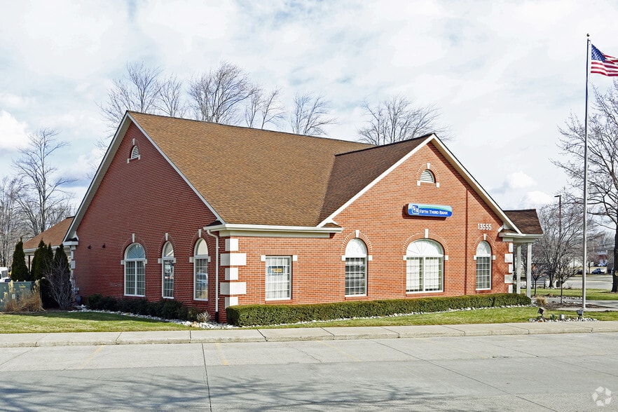 13555 23 Mile Rd, Utica, MI for sale - Building Photo - Image 3 of 4