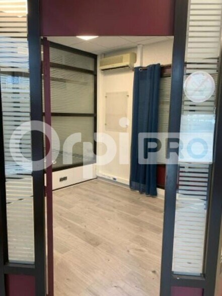 Retail in Saint Andre De Cubzac for sale - Interior Photo - Image 3 of 8