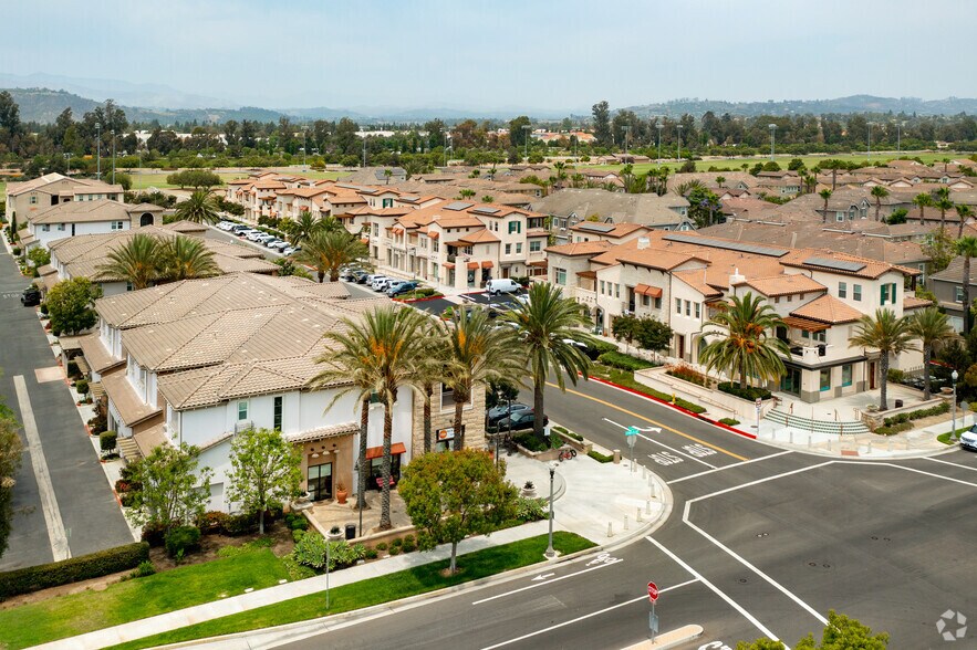 211 Village Commons Blvd, Camarillo, CA à vendre - Aérien - Image 3 de 17