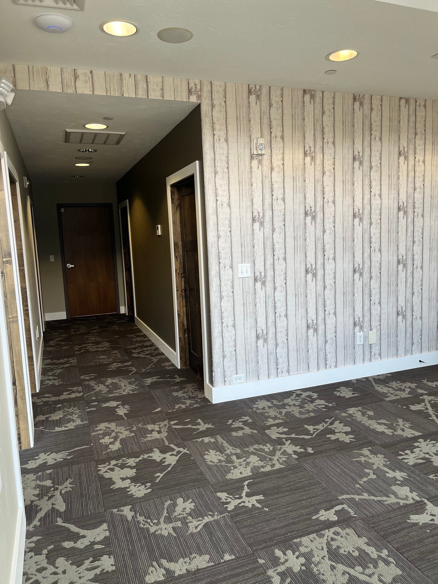 160 W 2nd S, Rexburg, ID for lease Interior Photo- Image 1 of 10