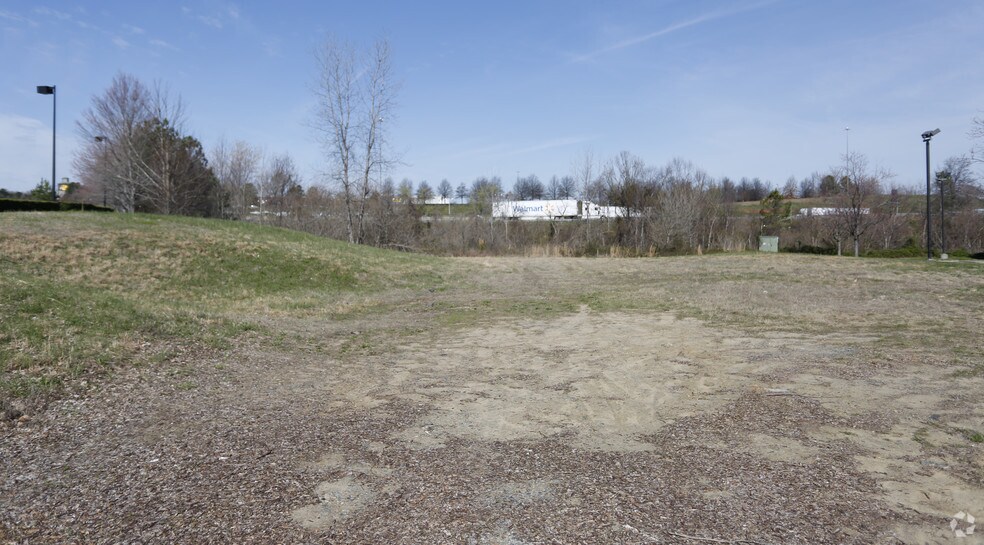 7840 Lyles Ln NW, Concord, NC à vendre - Photo du bâtiment - Image 2 de 10