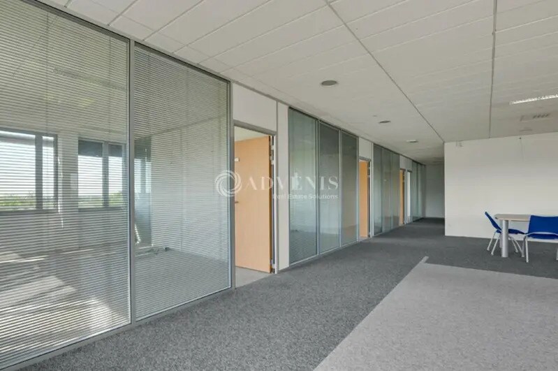 Bureau dans Roissy-en-France à louer - Photo intérieure - Image 2 de 8