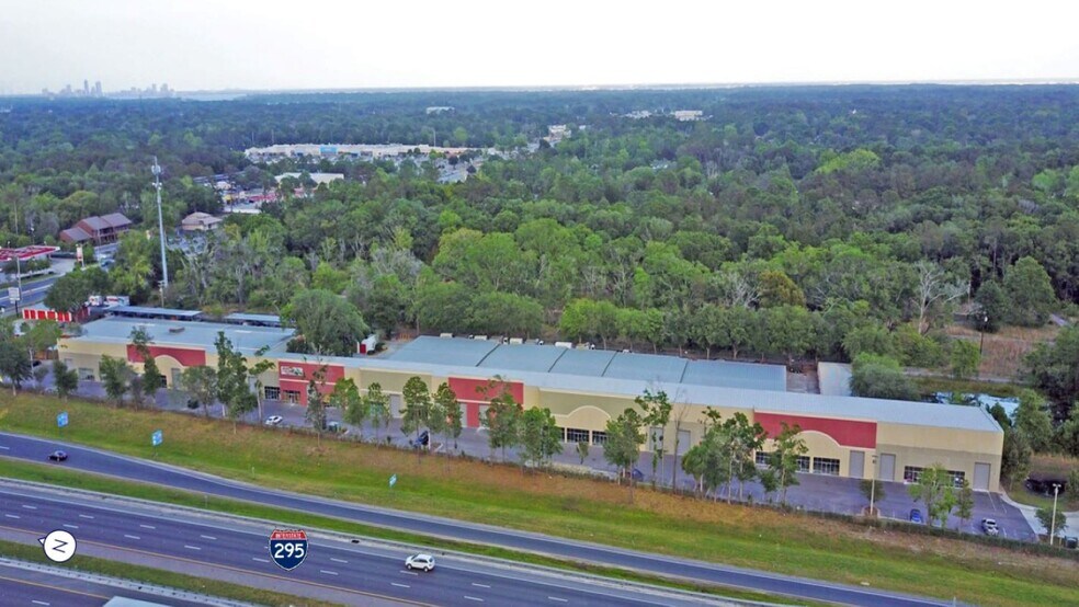 7060 103rd St, Jacksonville, FL à louer - Photo du bâtiment - Image 2 de 6