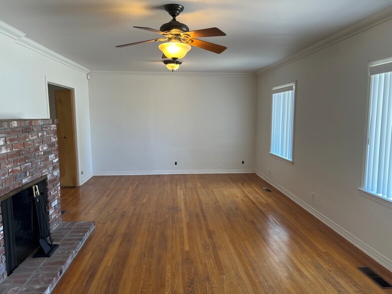 341 N Kaweah Ave, Exeter, CA for lease - Building Photo - Image 2 of 5