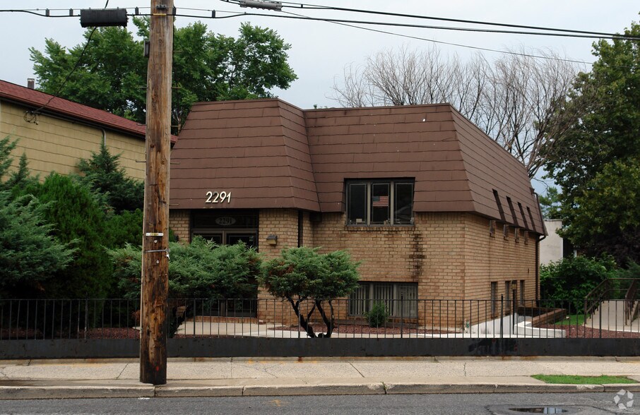 2291 Victory Blvd, Staten Island, NY à vendre - Photo du bâtiment - Image 2 de 3