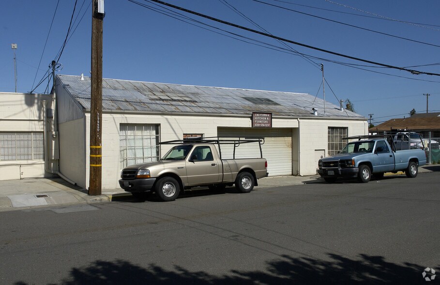 425 Stanford Ave, Redwood City, CA for lease - Building Photo - Image 2 of 3
