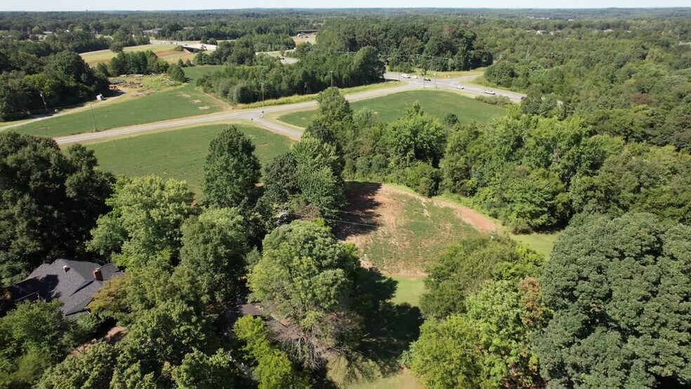 9420 Fairview Rd, Mint Hill, NC à vendre - Vidéo sur l’inscription commerciale - Image 2 de 20