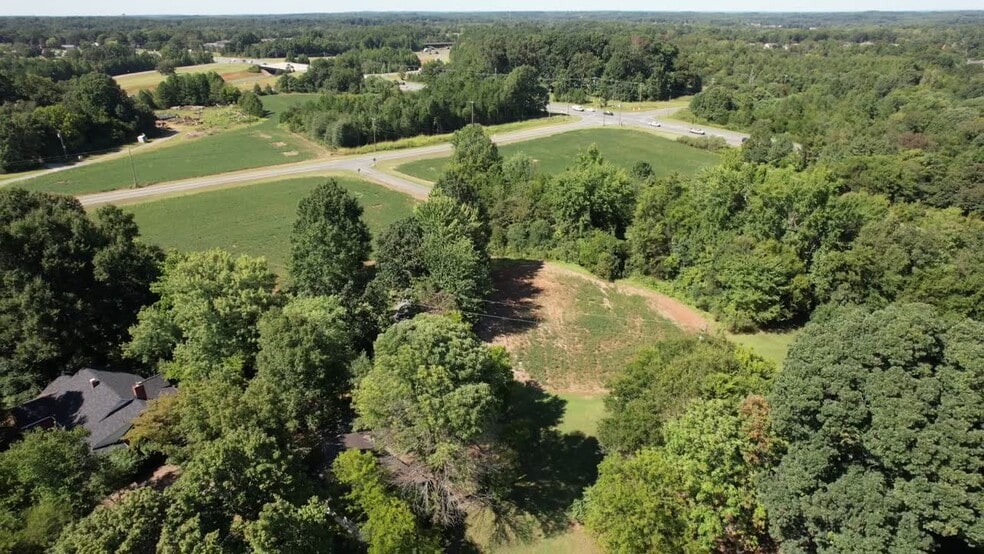 9420 Fairview Rd, Mint Hill, NC à vendre - Vidéo sur l’inscription commerciale - Image 2 de 20