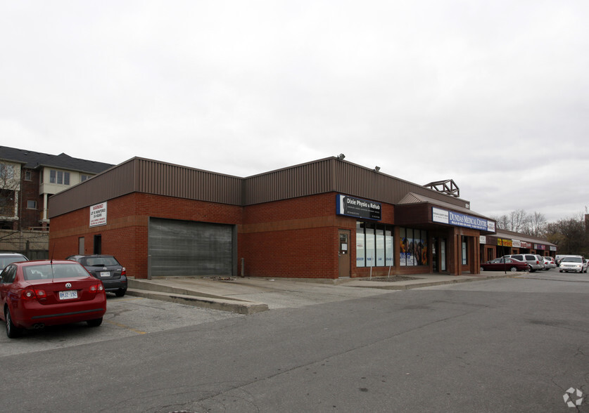 801 Dundas St E, Mississauga, ON for lease - Building Photo - Image 3 of 6