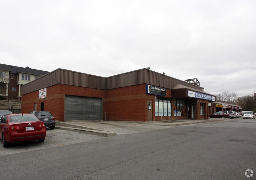 801 Dundas St E, Mississauga, ON à louer - Photo du bâtiment - Image 3 de 6