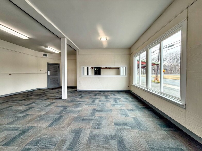 435 Deerfield St, Greenfield, MA à vendre - Photo du bâtiment - Image 3 de 22