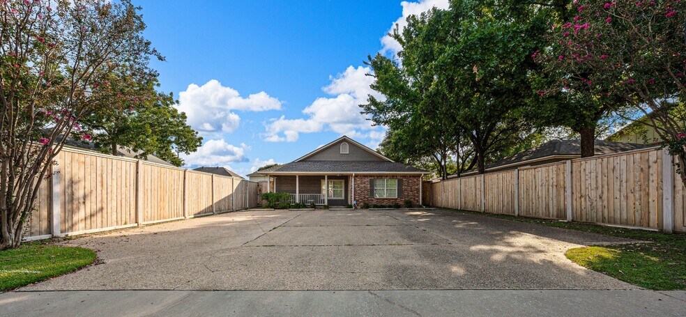 2011 S 8th St, Waco, TX for sale - Primary Photo - Image 1 of 54