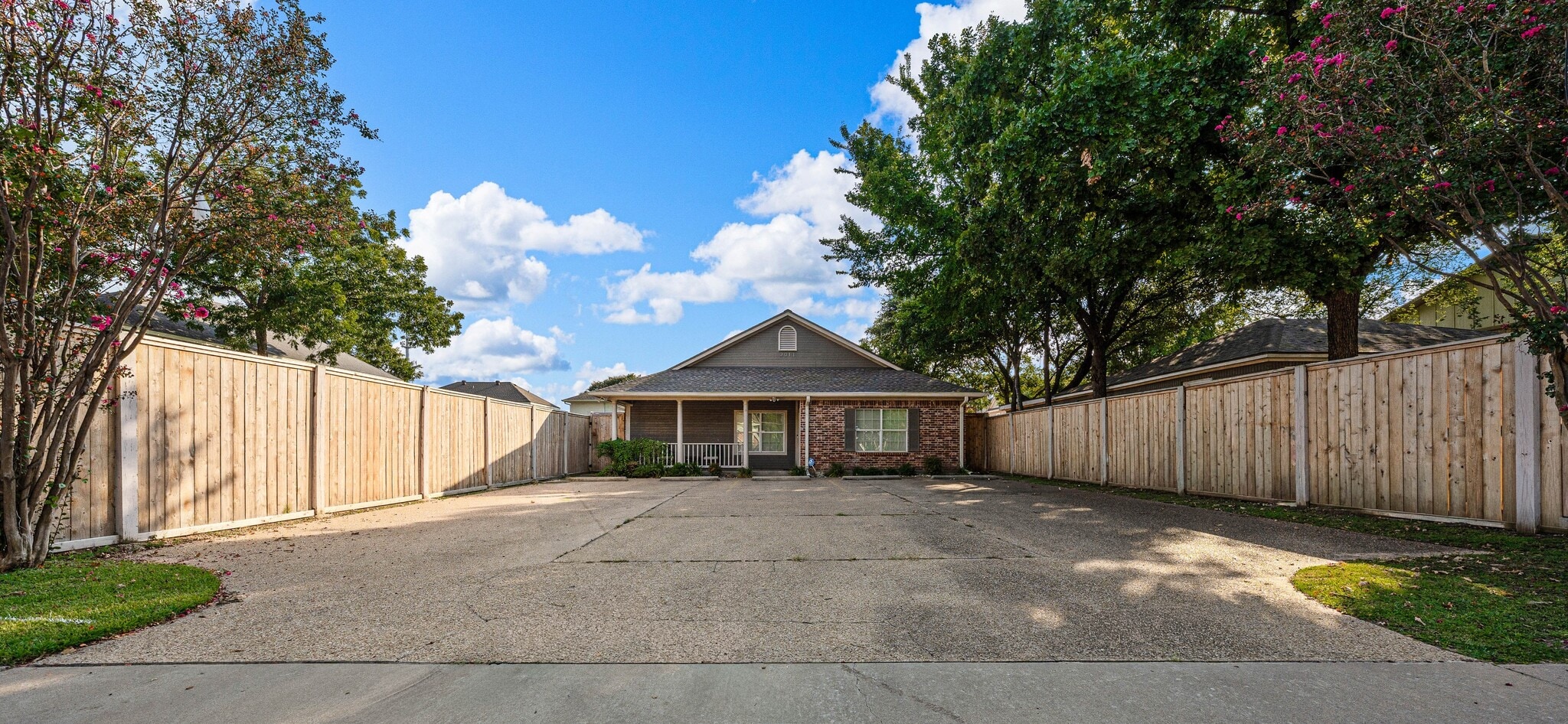 2011 S 8th St, Waco, TX for sale Primary Photo- Image 1 of 55