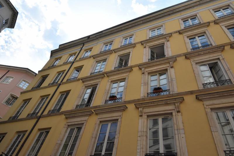 1 Place Du Griffon, Lyon à louer - Photo du bâtiment - Image 1 de 5