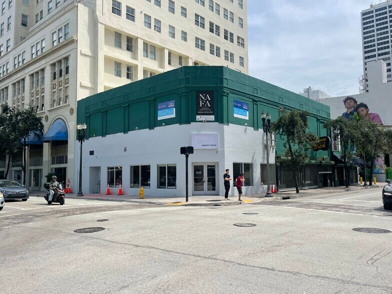 101 NE 2nd Ave, Miami, FL à louer - Photo du bâtiment - Image 2 de 8