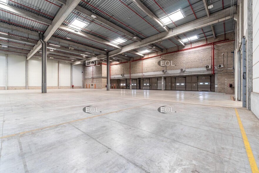 Industrial in Combs-la-Ville for lease - Interior Photo - Image 3 of 29