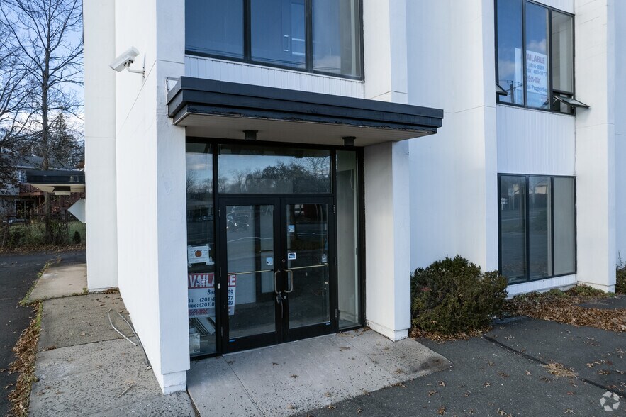 16 Route 303, Tappan, NY à vendre - Photo du bâtiment - Image 3 de 5