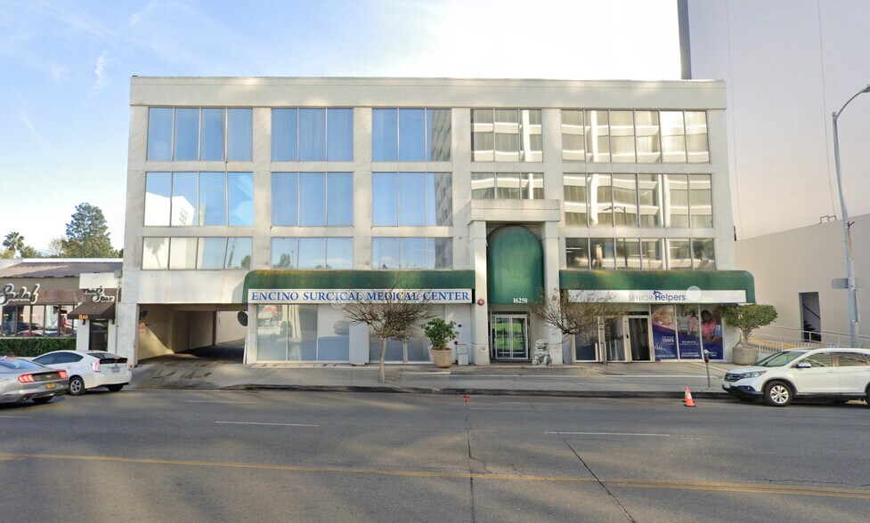 16250 Ventura Blvd, Encino, CA à louer - Photo du bâtiment - Image 1 de 9