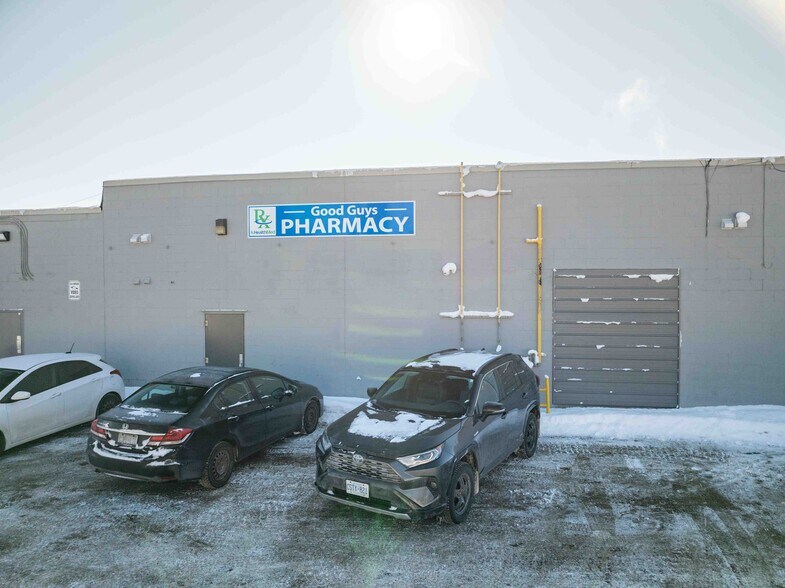 1534-1540 Lasalle Blvd, Sudbury, ON à louer - Photo du bâtiment - Image 3 de 10