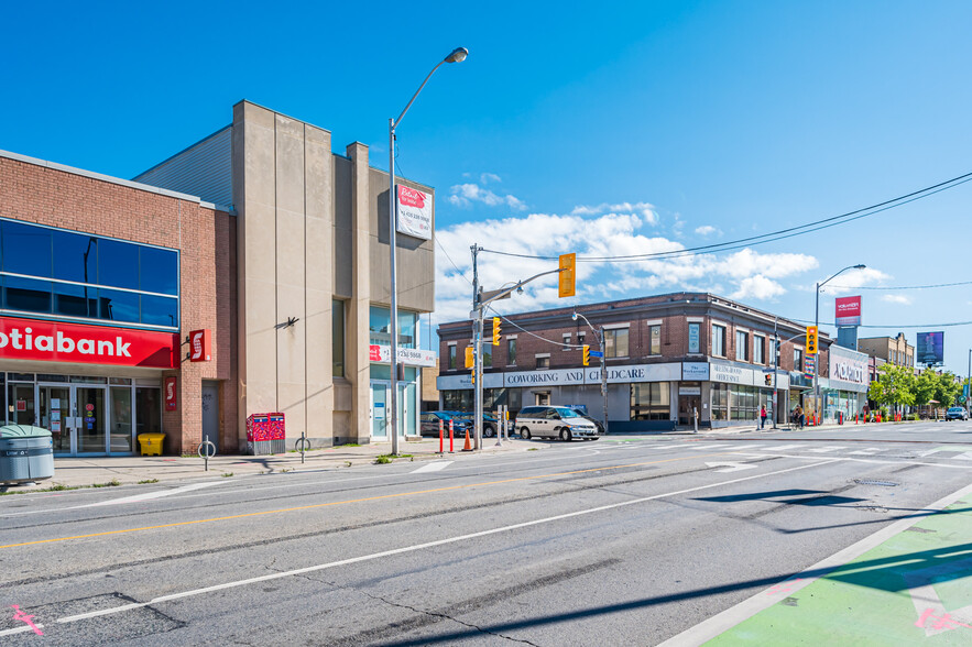 2076 Danforth Ave, Toronto, ON à louer - Photo du b timent - Image 3 de 5