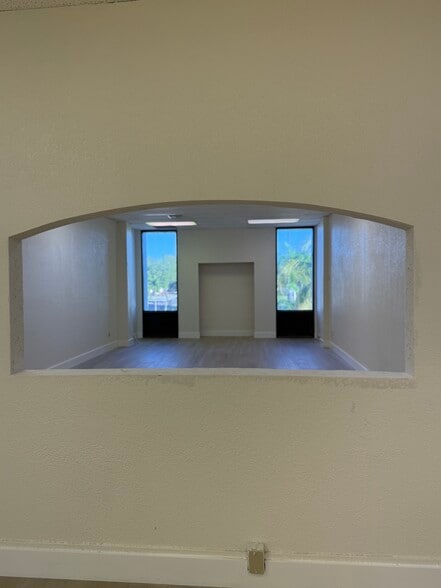 429 W Hallandale Beach Blvd, Hallandale, FL à louer - Photo du bâtiment - Image 3 de 7