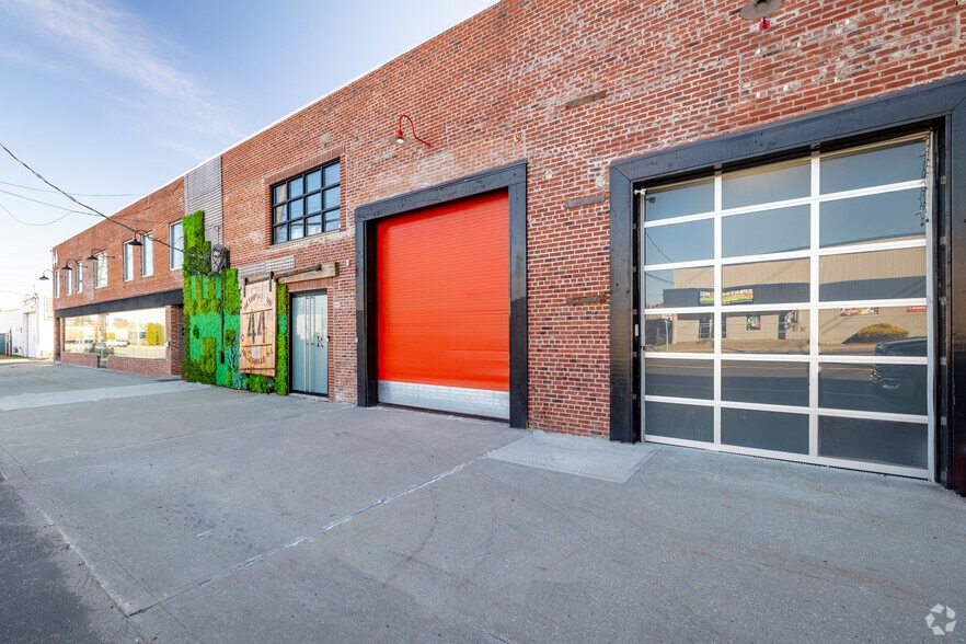 44 Bethpage Rd, Hicksville, NY for lease - Building Photo - Image 3 of 5