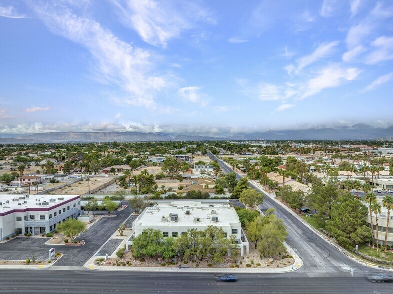 2727 S Rainbow Blvd, Las Vegas, NV à vendre - Photo du bâtiment - Image 3 de 15