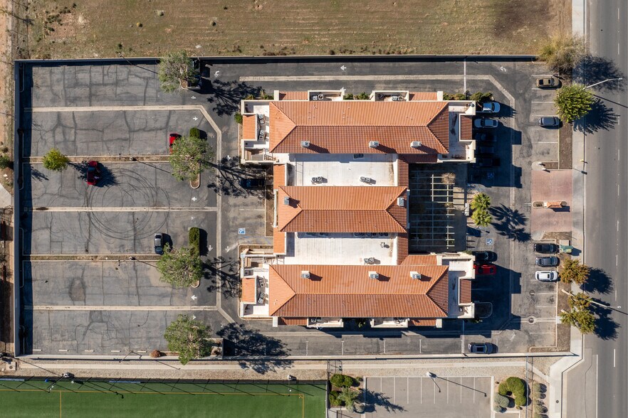 3166 E Palmdale Blvd, Palmdale, CA à vendre - Photo du bâtiment - Image 3 de 31