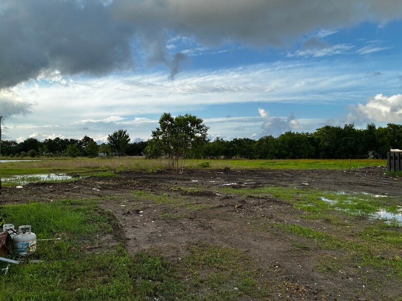 8235 Hasting Cannon Rd, Alvin, TX à vendre - Photo du bâtiment - Image 2 de 4