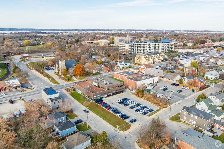 310 Main St E, Milton, ON à louer - Aérien - Image 2 de 2