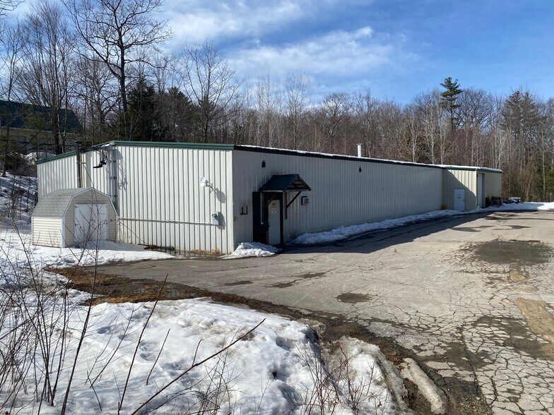24 Foundry Ave, Meredith, NH à louer - Photo du bâtiment - Image 2 de 13