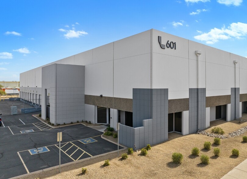 601 S 55th Ave, Phoenix, AZ for lease - Building Photo - Image 2 of 12