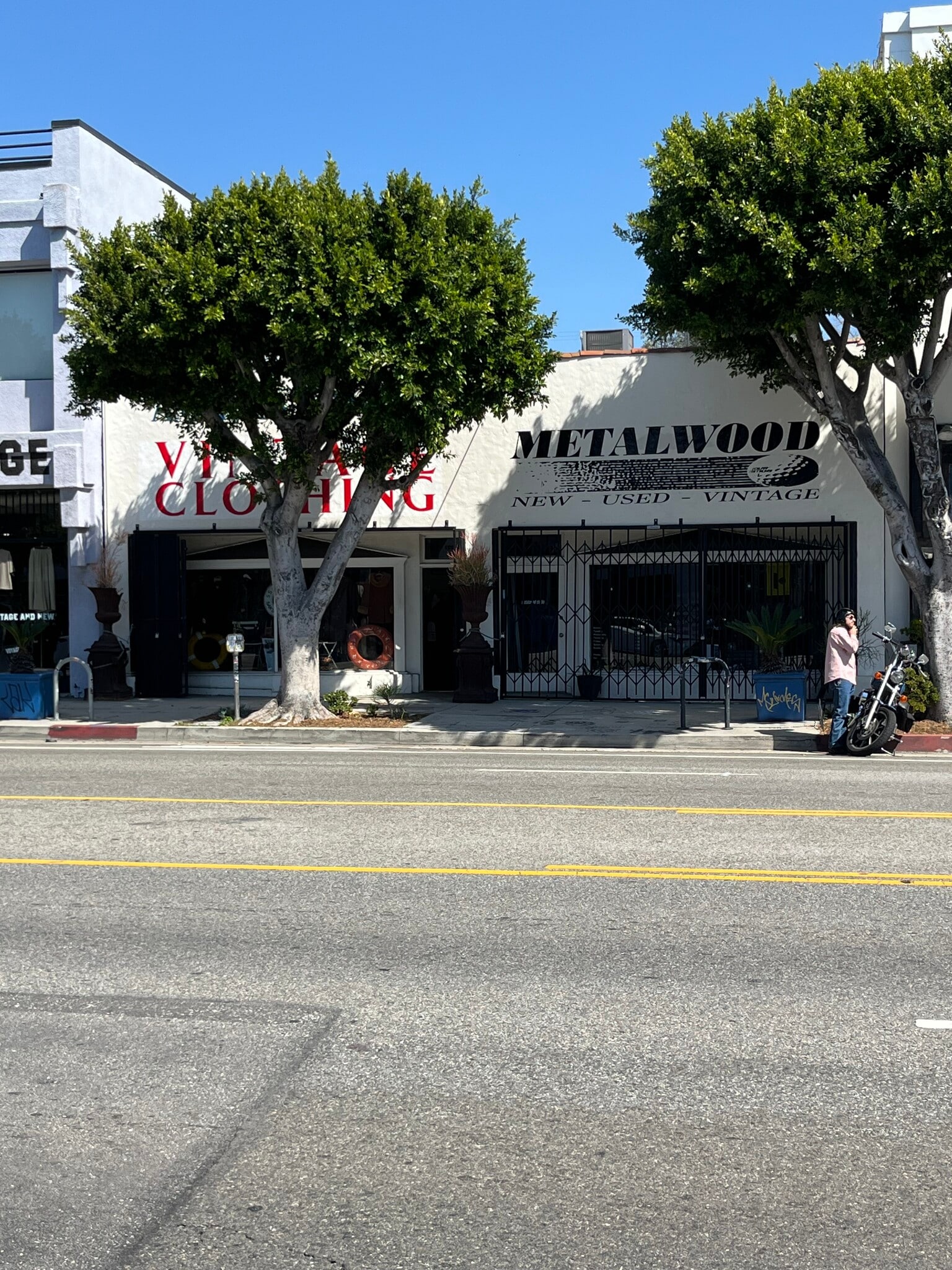 122-128 S La Brea Blvd portfolio of 2 properties for sale on LoopNet.ca Primary Photo- Image 1 of 6
