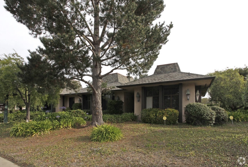 26535 Carmel Rancho Blvd, Carmel, CA for lease - Primary Photo - Image 1 of 28