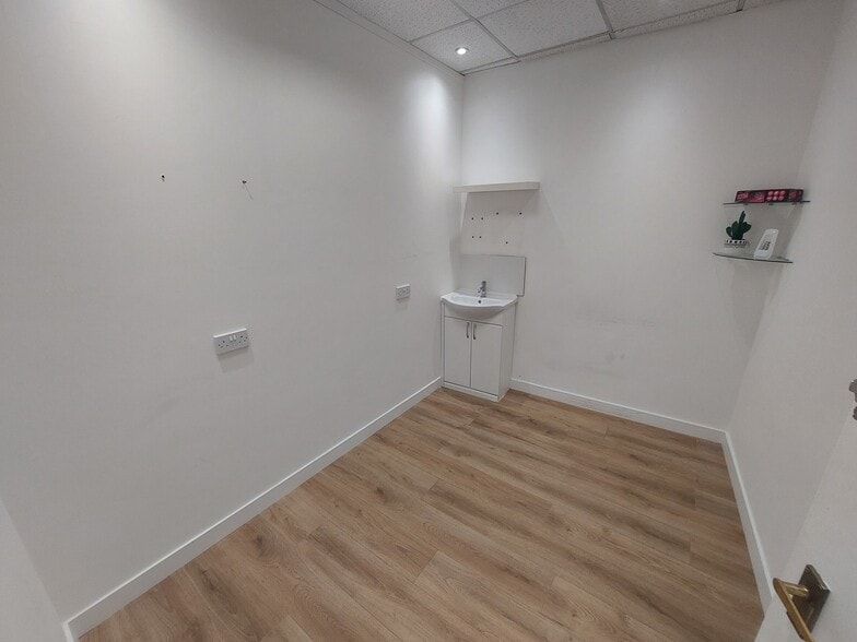 37 Dumbarton Rd, Stirling for lease - Building Photo - Image 3 of 5