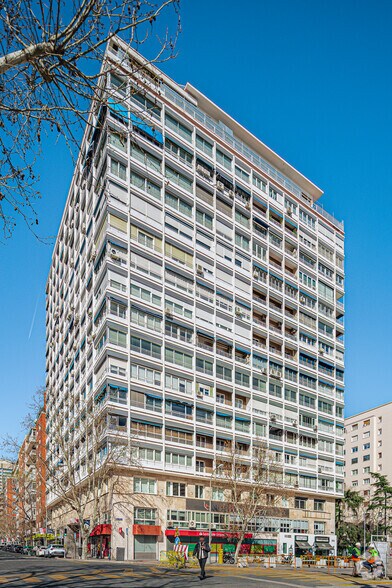 Office in Madrid, Madrid for lease - Building Photo - Image 3 of 4
