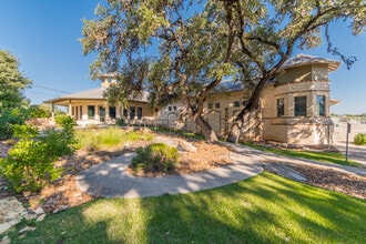 415 S School St, Boerne, TX for lease Building Photo- Image 1 of 2