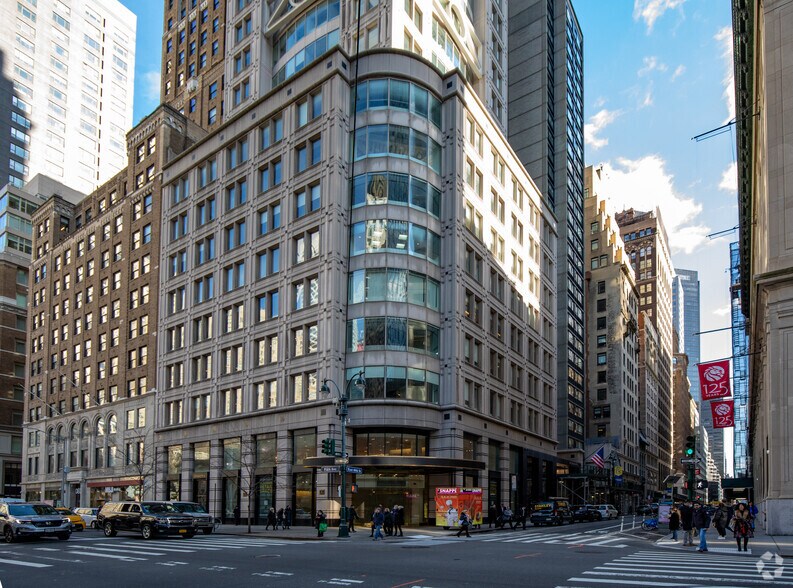 461 Fifth Ave, New York, NY à louer - Photo du bâtiment - Image 3 de 10
