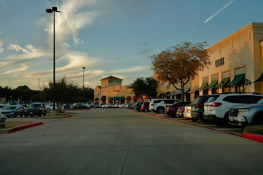 955 W John Carpenter Fwy, Irving, TX à louer - Photo du bâtiment - Image 3 de 15