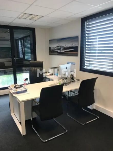 Flex in Vaulx-en-Velin for lease - Interior Photo - Image 3 of 8