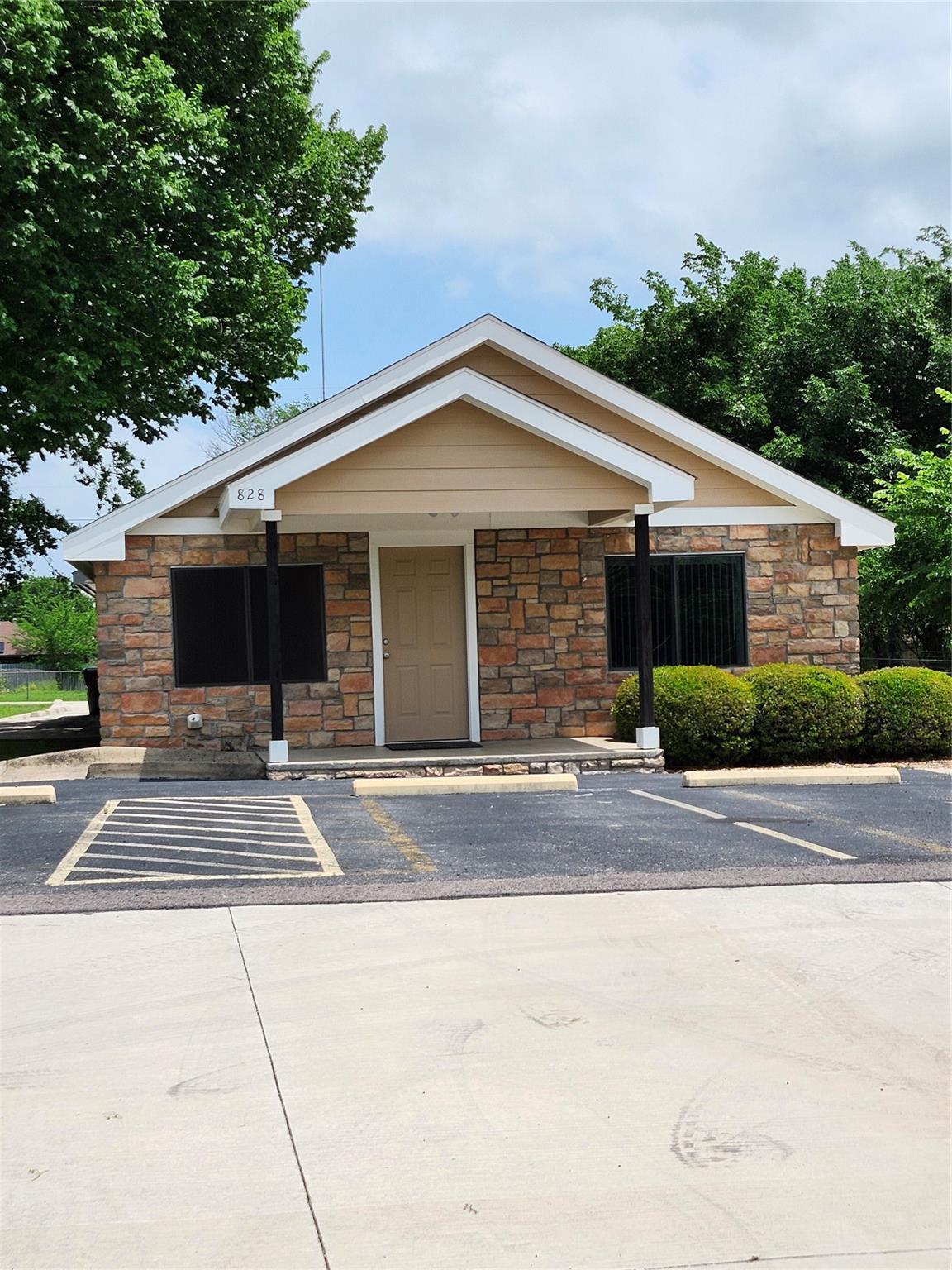 828 N Main St, Springtown, TX for lease Primary Photo- Image 1 of 11