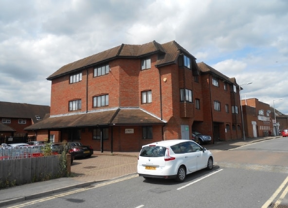 64 High St, Burnham for lease Primary Photo- Image 1 of 18