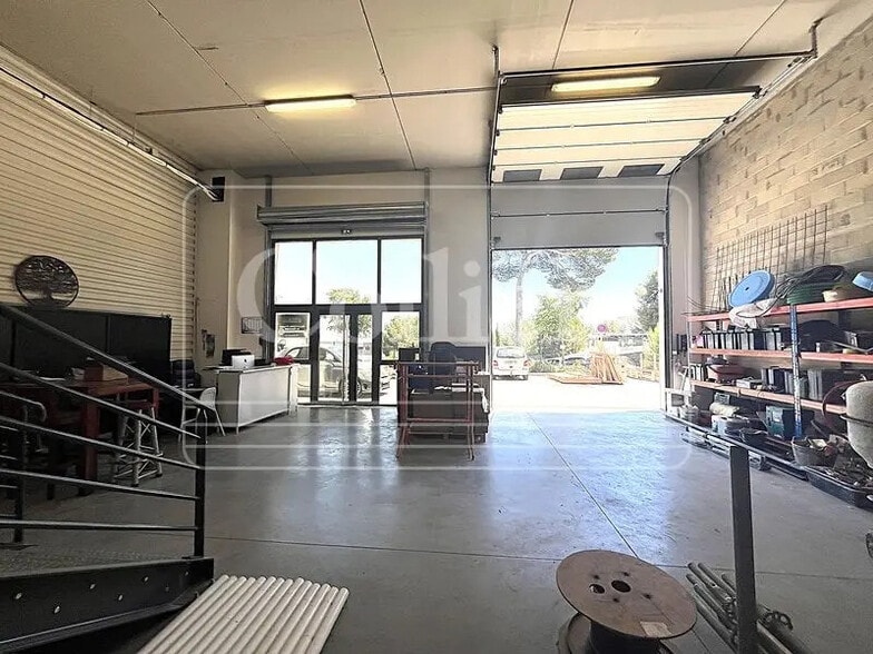 Flex in La Ciotat for lease - Interior Photo - Image 1 of 7