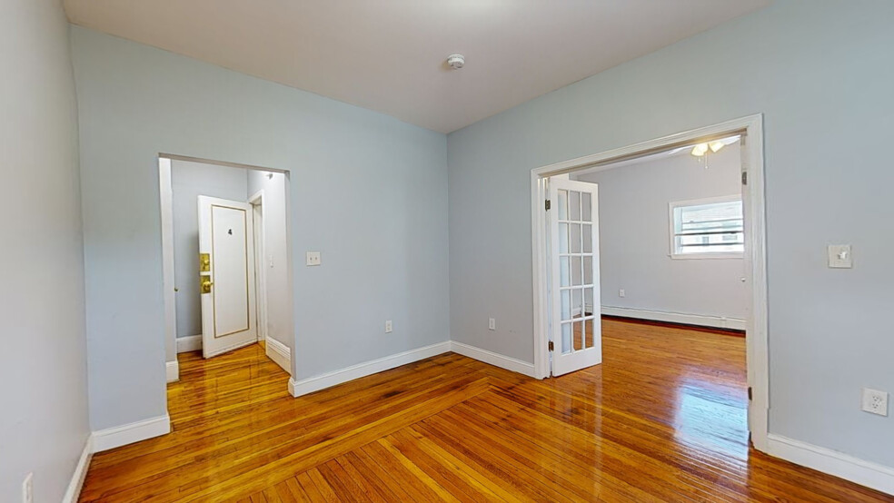 36 Sagamore St, Lynn, MA for sale - Interior Photo - Image 3 of 28