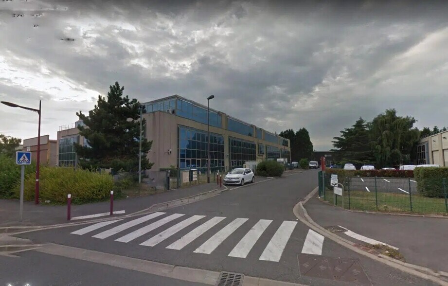 Industrial in Bezons for lease - Building Photo - Image 2 of 8