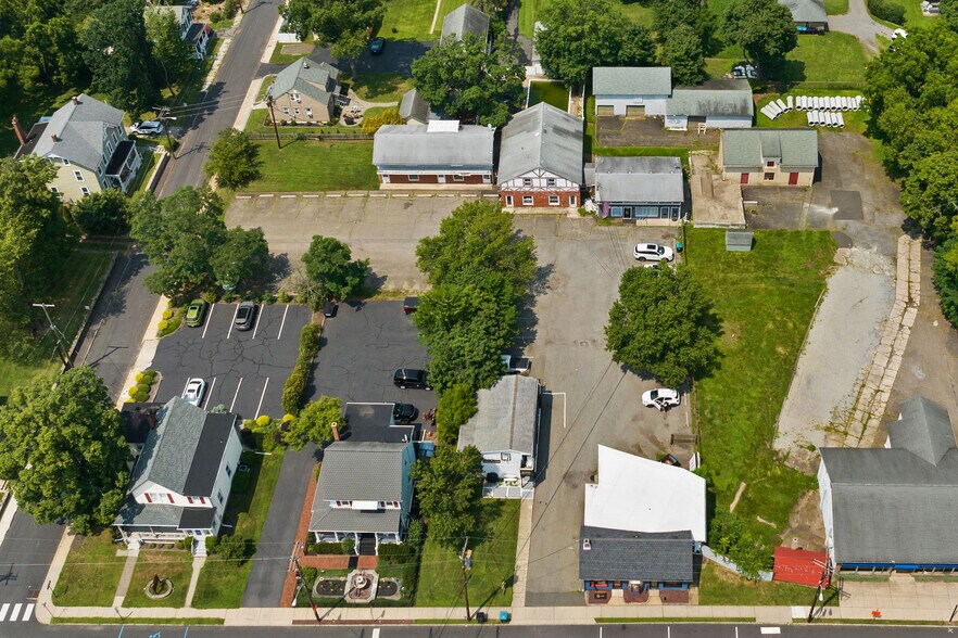 39 Mine St, Flemington, NJ à vendre - Photo du bâtiment - Image 3 de 52