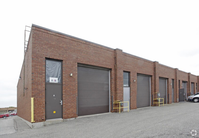 18 Bram Ct, Brampton, ON à louer - Photo du bâtiment - Image 2 de 2