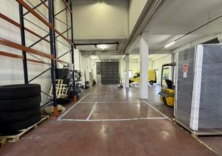 Flex in Osny for lease Interior Photo- Image 2 of 5