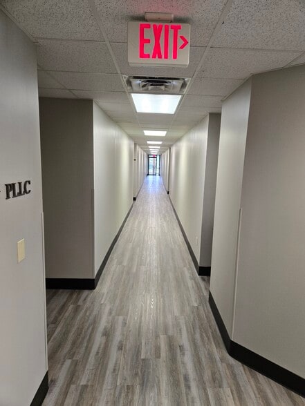 1910 Lakeland Dr, Jackson, MS à louer - Photo du bâtiment - Image 3 de 14