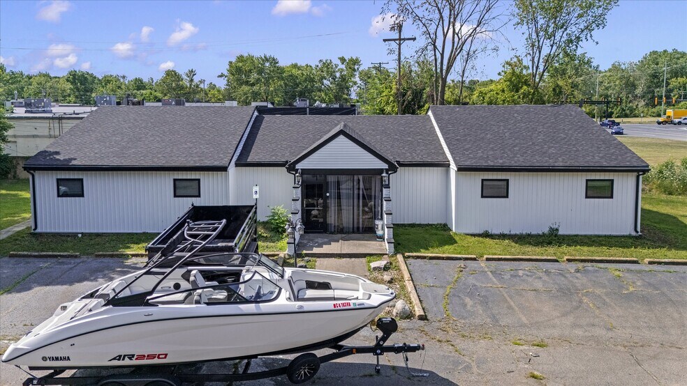 6971 Merriman Rd, Romulus, MI for lease - Building Photo - Image 2 of 17
